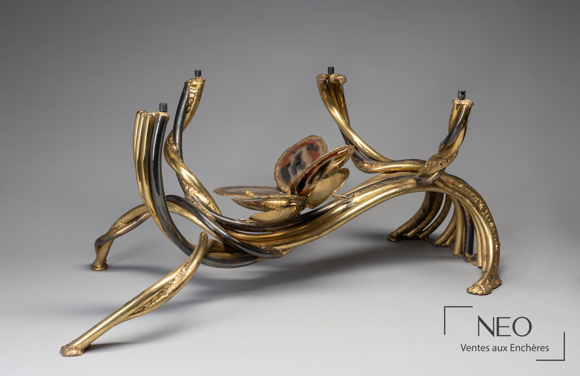 Table basse éclairante en laiton doré avec décor papillon en agate