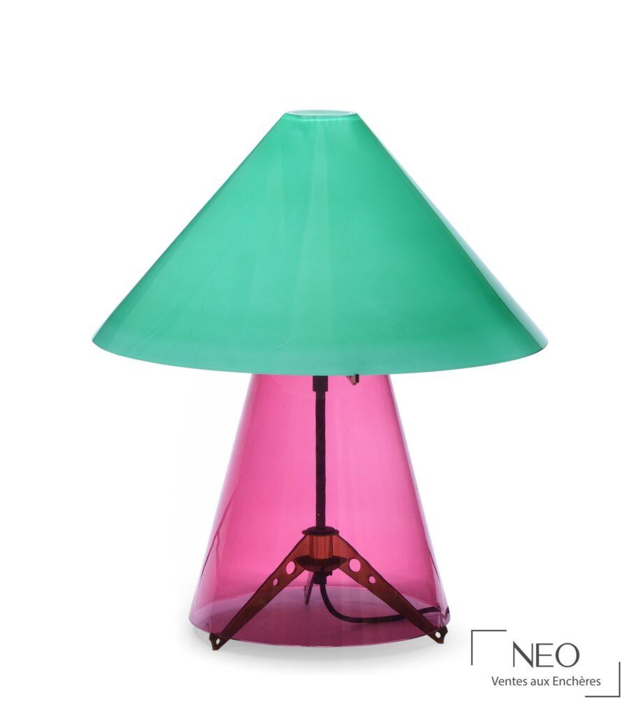 Lampe Metafora en verre rose et vert avec structure métallique dorée