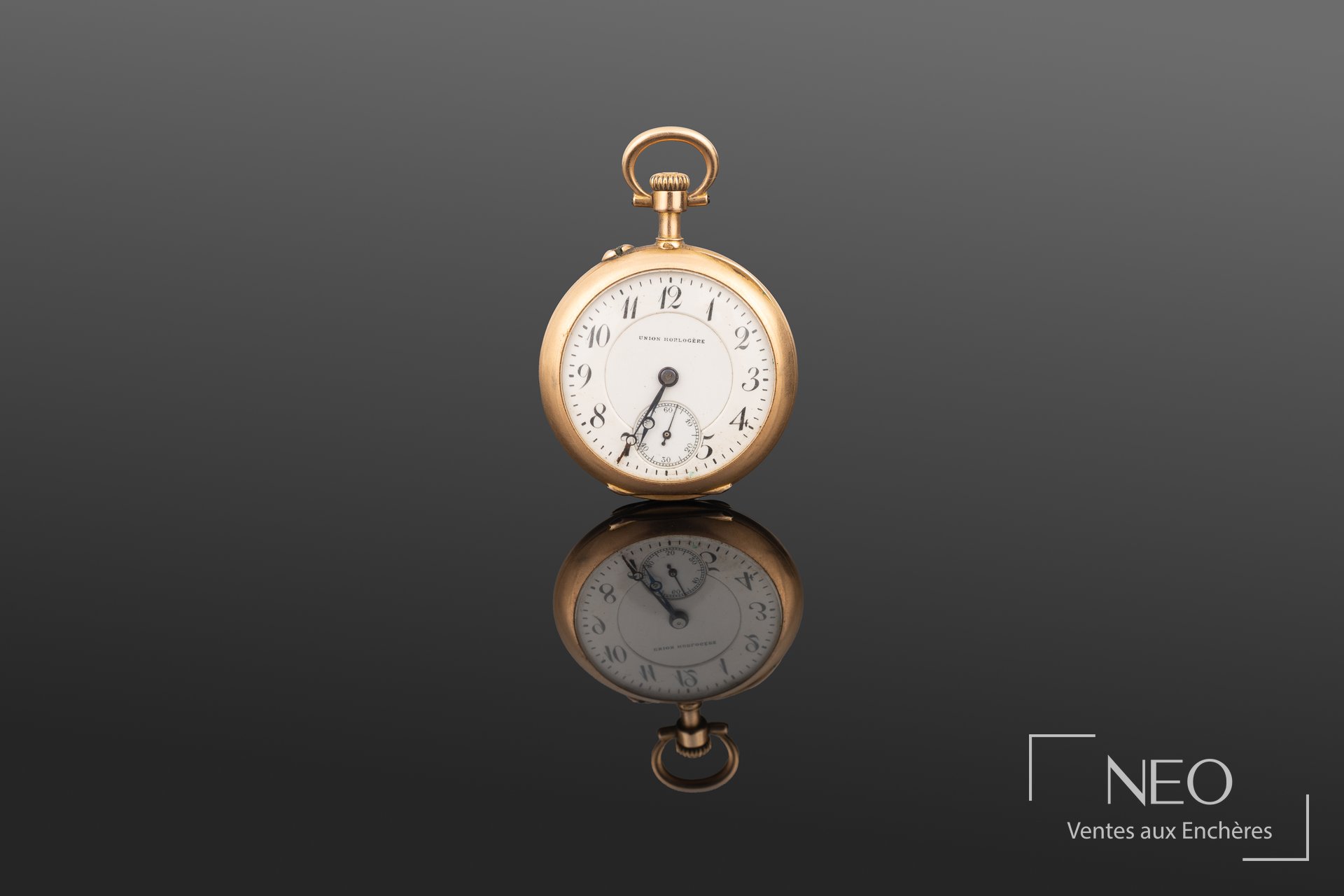 Montre de col Union Horlogère en or jaune avec cadran émaillé blanc
