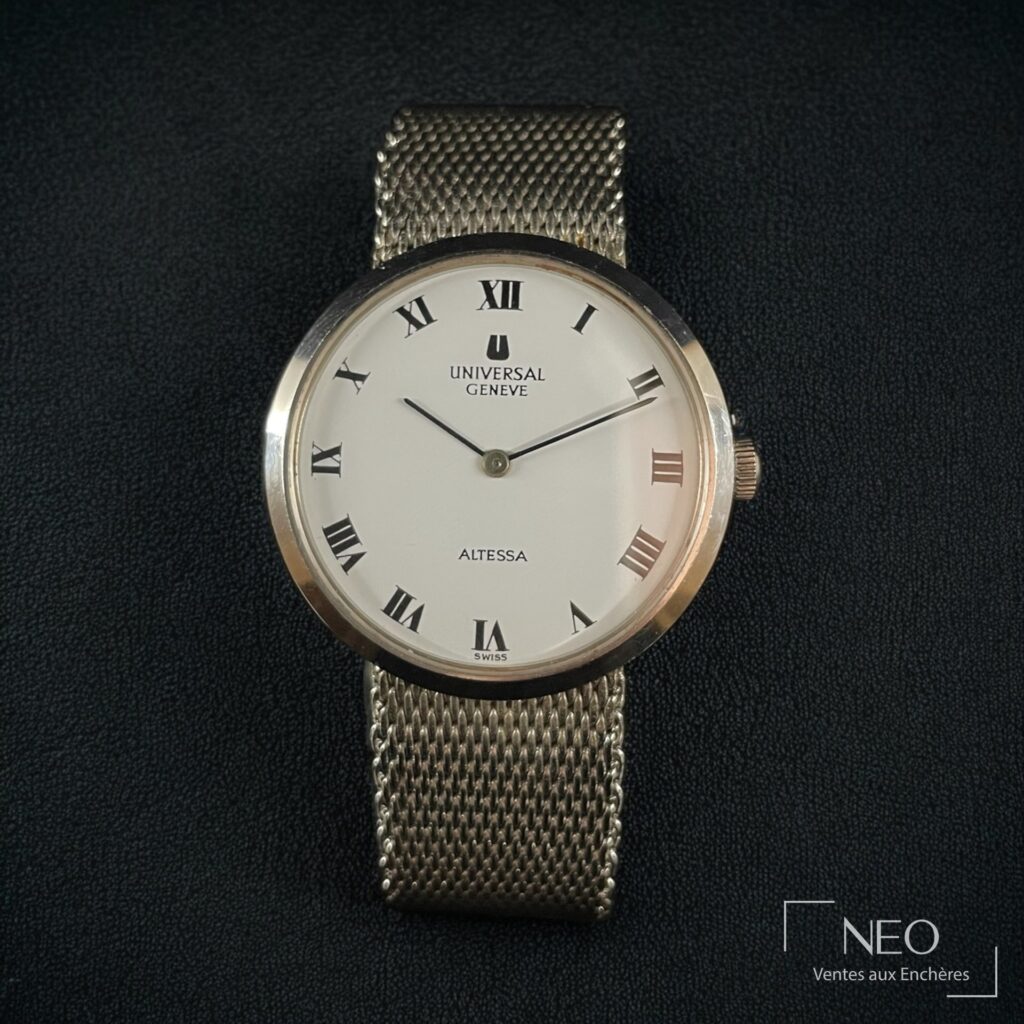 Montre Universal Genève Altessa au cadran blanc à chiffres romains
