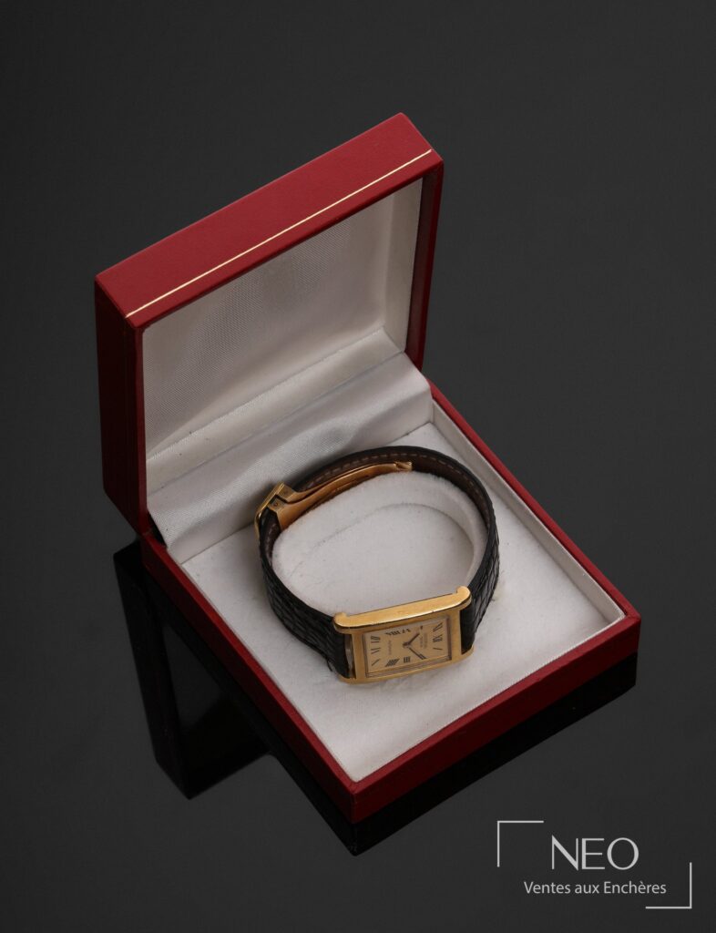 Montre bracelet Universal Genève dans son écrin rouge