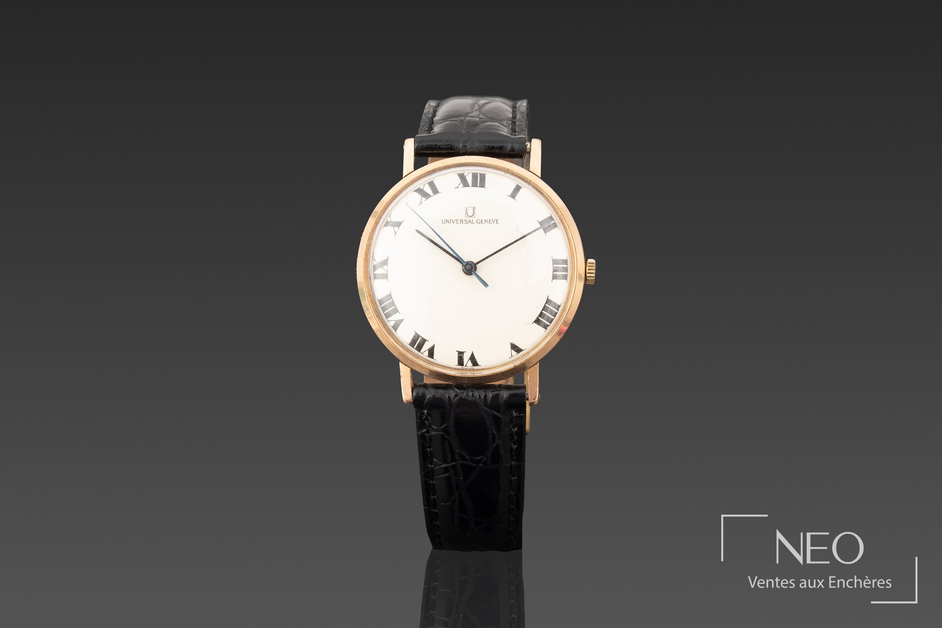 Montre Universal Genève en or jaune avec cadran blanc craquelé et chiffres romains