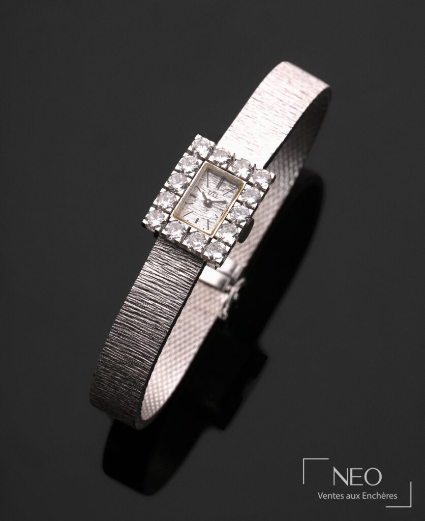 Montre bracelet UTI rectangulaire en or gris