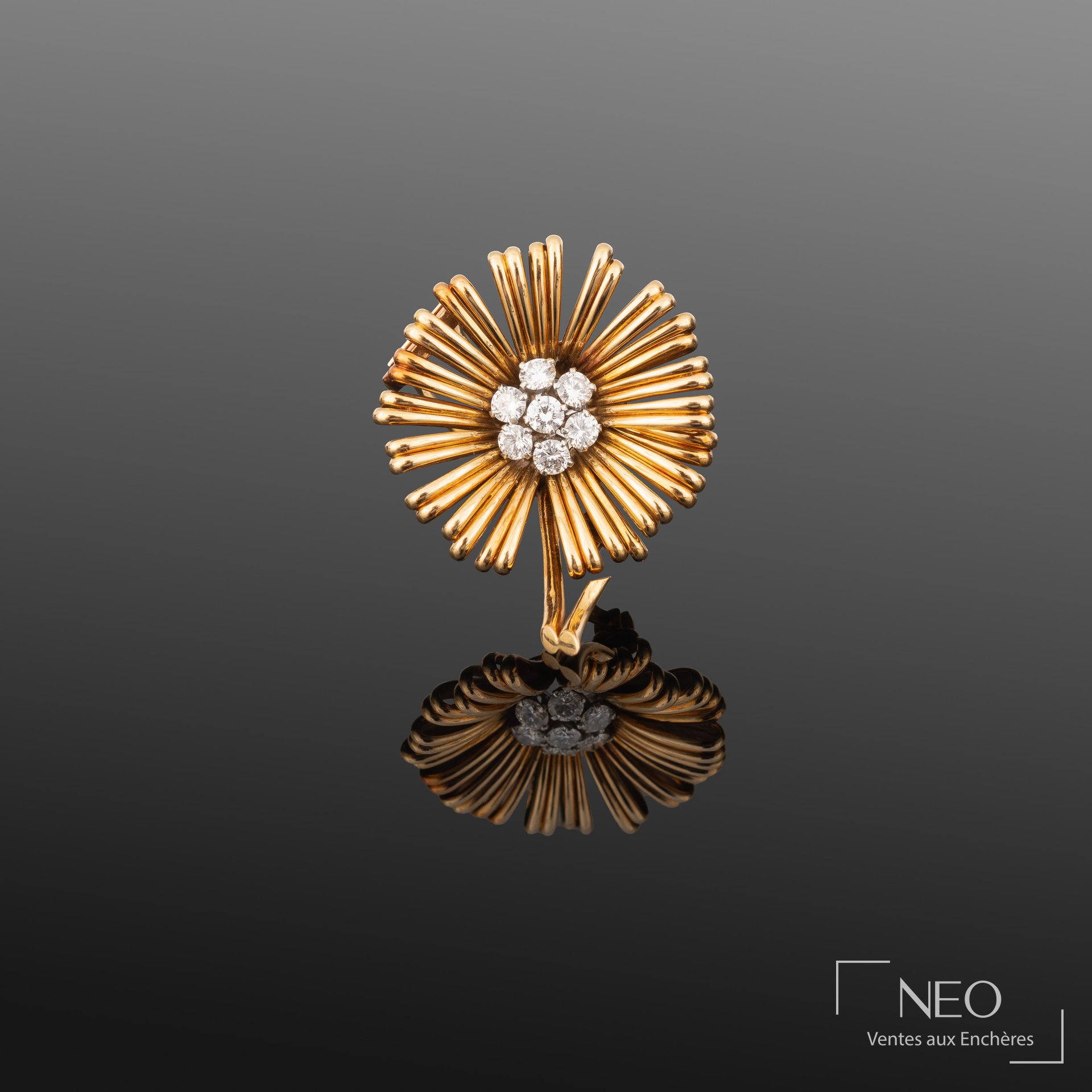 Broche fleur Van Cleef & Arpels en or et diamants