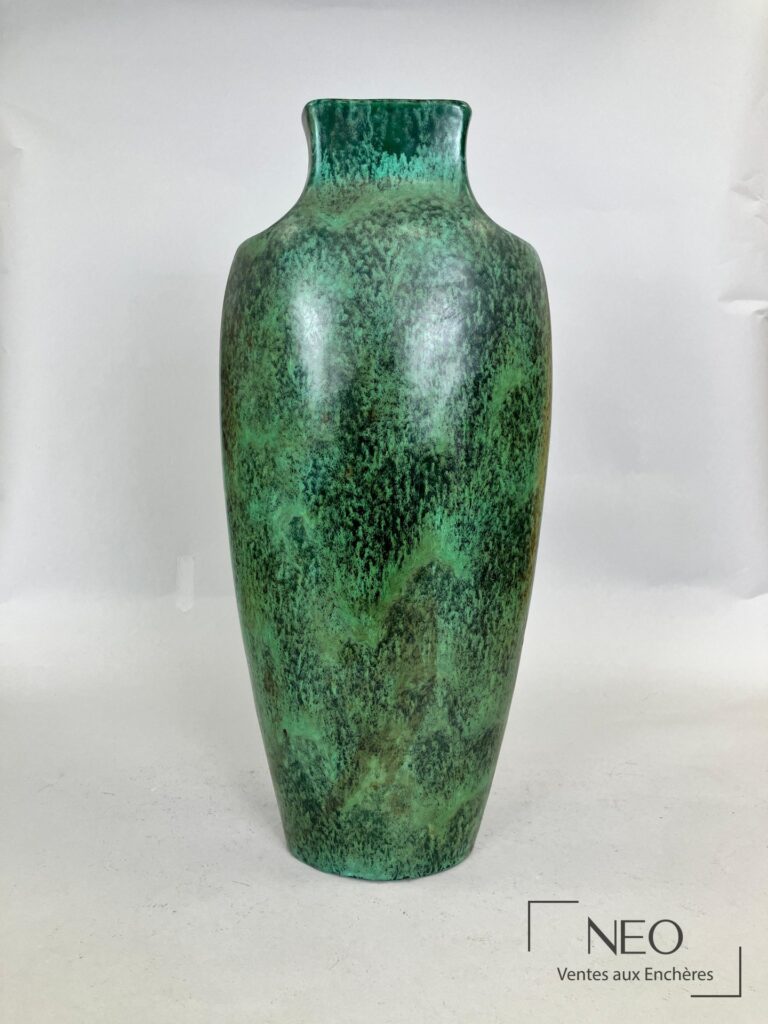 Vase ovoïde en grès émaillé vert antique