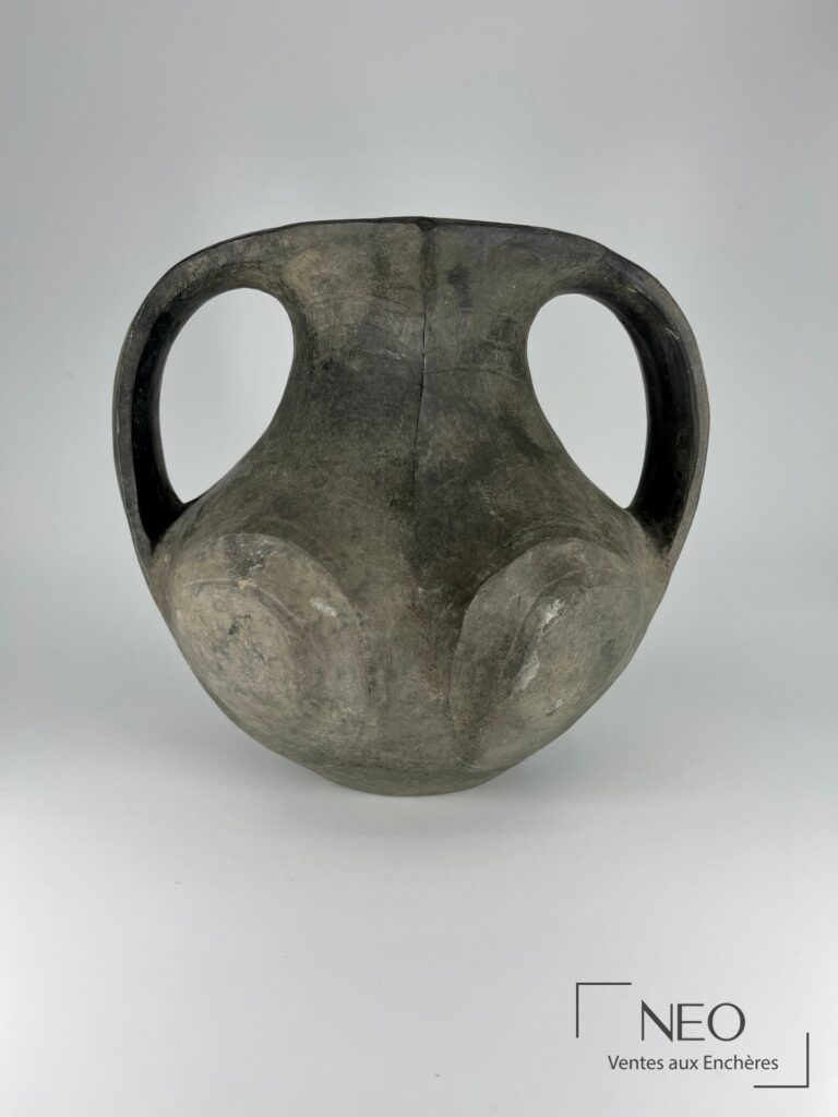 Vase Guan en terre cuite à patine brune
