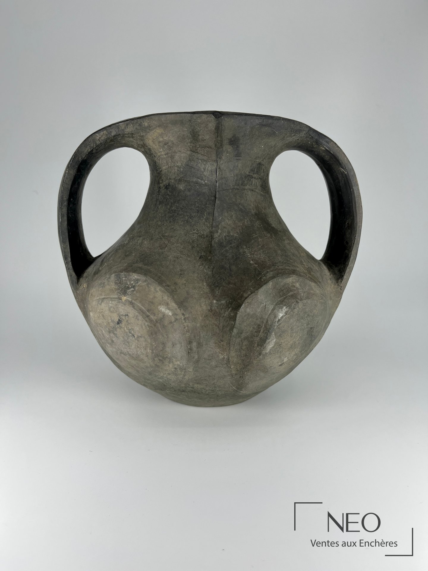 Vase Guan en terre cuite à patine brune
