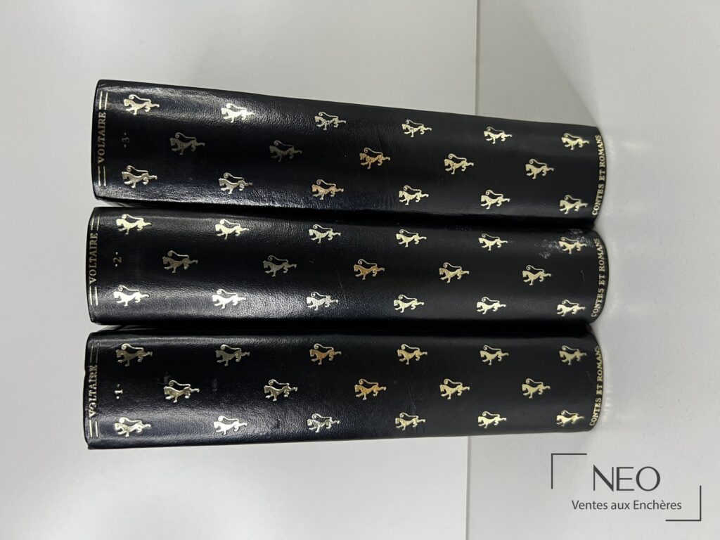 Trois volumes noirs de Voltaire