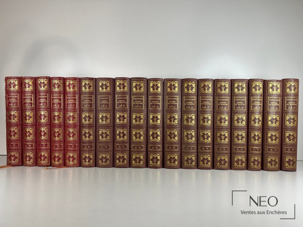 Ensemble de 18 volumes Voltaire alignés