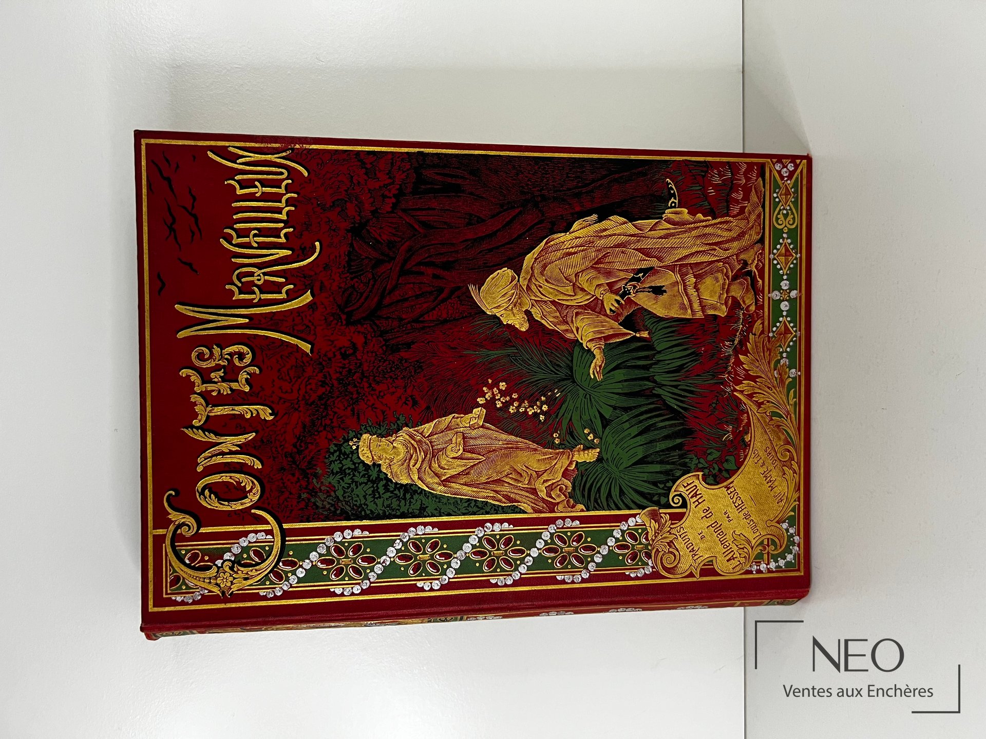 Couverture rouge et or de Contes merveilleux de W. Hauff