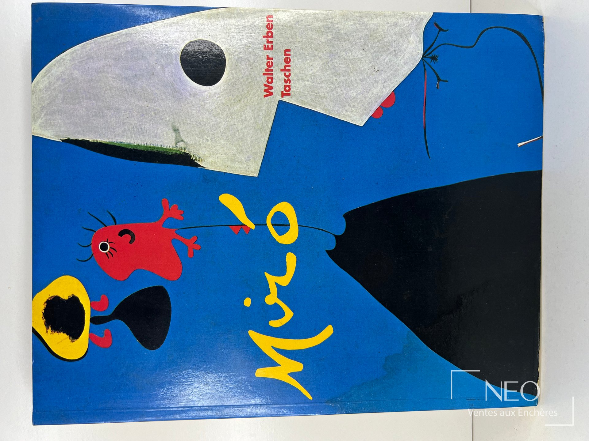 Couverture illustrée bleue du livre Walter Erben consacré à Joan Miro