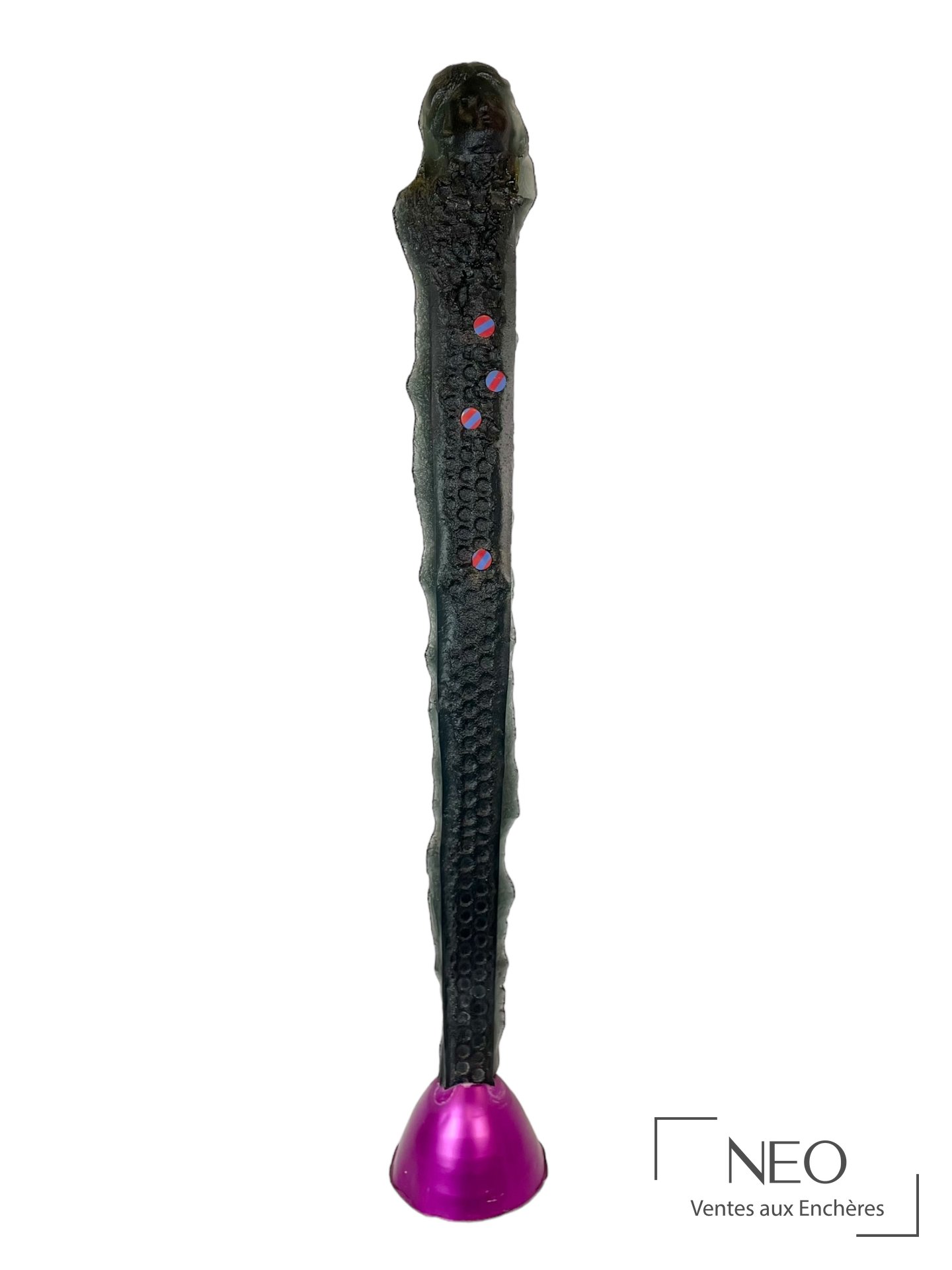 Sculpture Femme de Warren Langley en pâte de verre noire sur base fuchsia