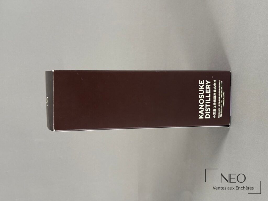 Étui brun de Kanosuke Takashimaya vu de face