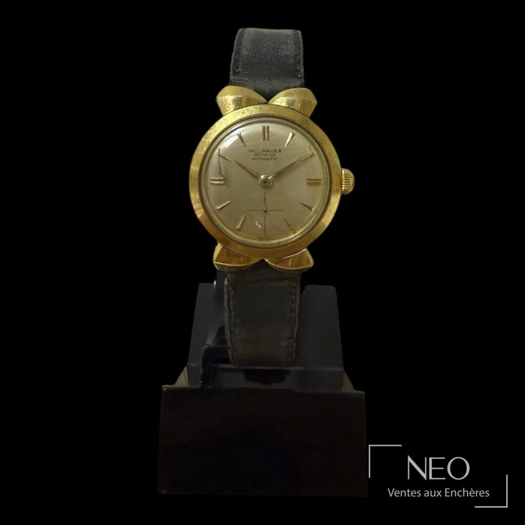Montre Wittnauer en or jaune sur support