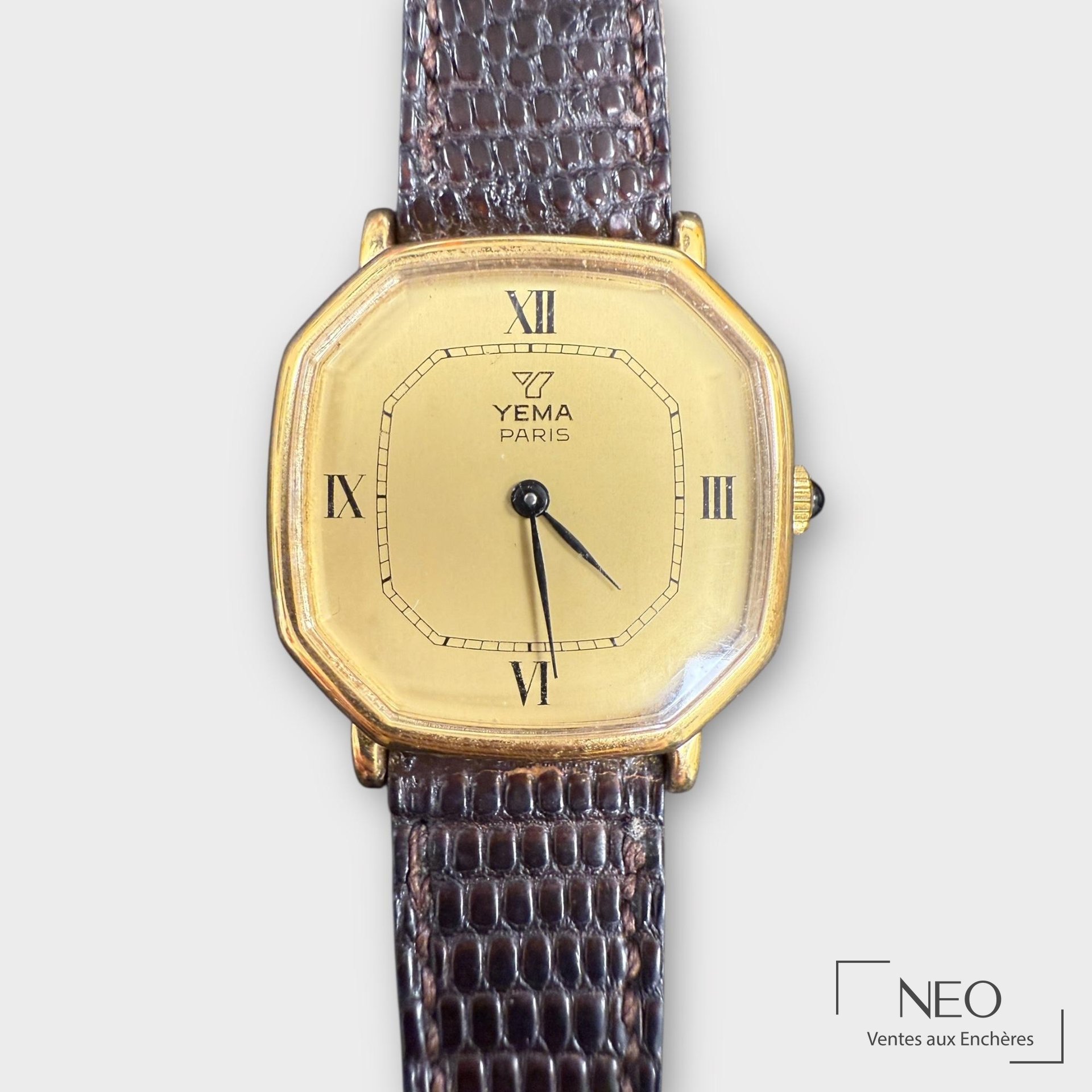 Montre bracelet YEMA octogonale au cadran doré et bracelet cuir brun