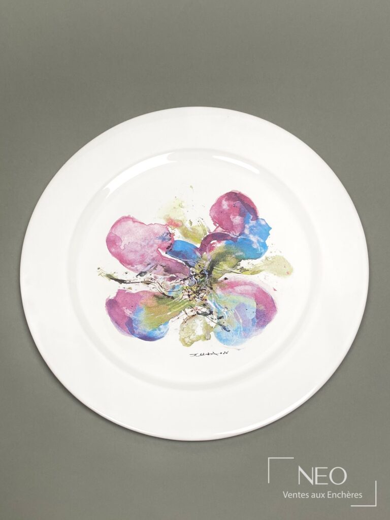 Assiette large en faïence émaillée blanche
