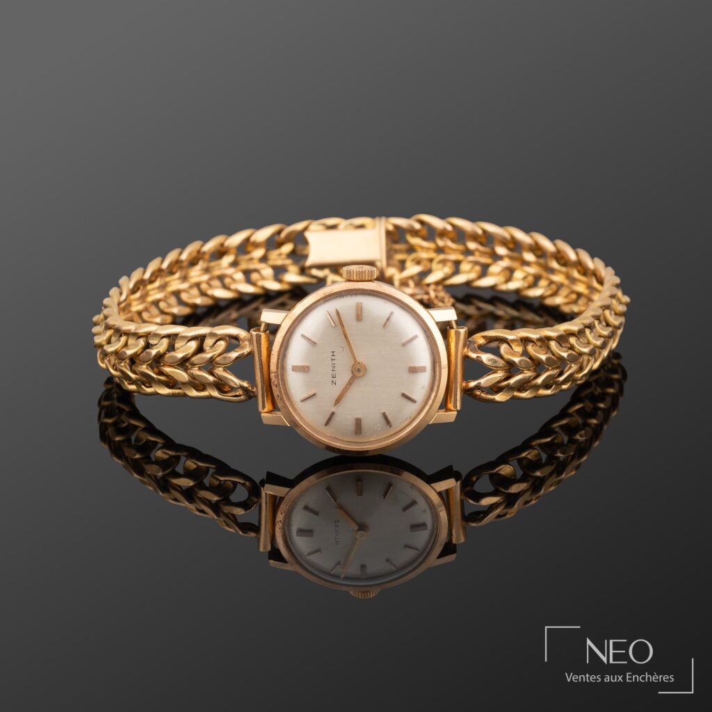 Montre bracelet Zenith en or jaune avec cadran rond et bracelet souple ajouré