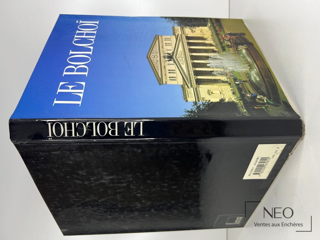 Couverture bleue du livre Le Bolchoi avec façade du théâtre en illustration