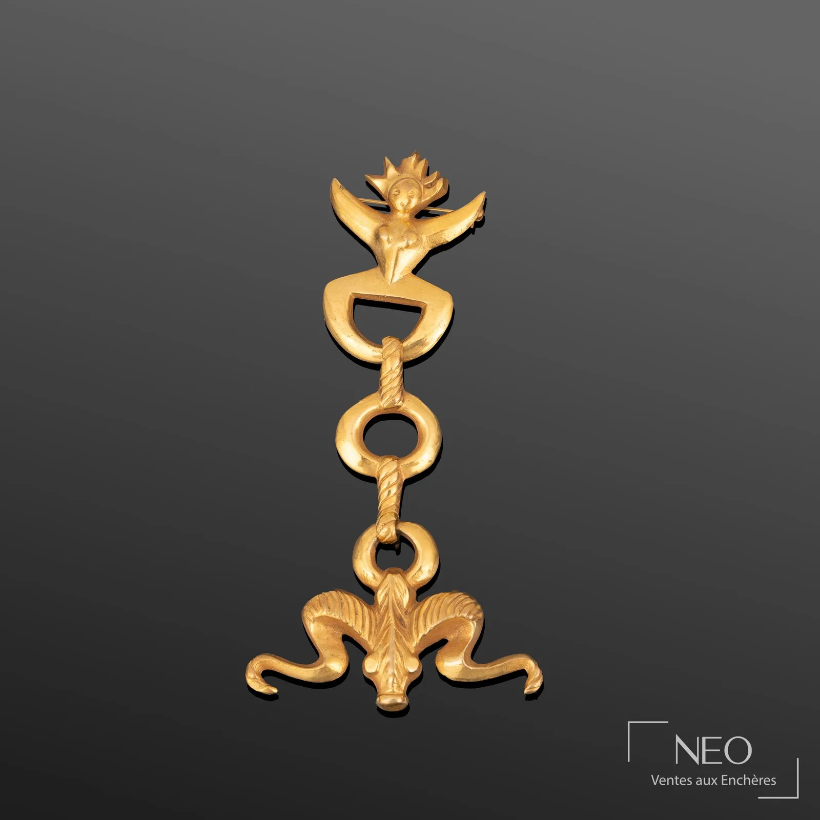 Broche Tauromachie de Line Vautrin en bronze doré vendue par NEO Enchères