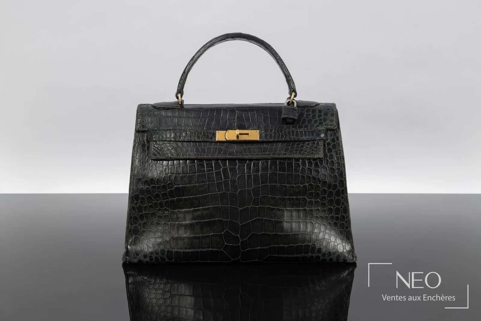 Sac Hermès Kelly sellier 32 en crocodile porosus noir, estimation sac Kelly aux enchères