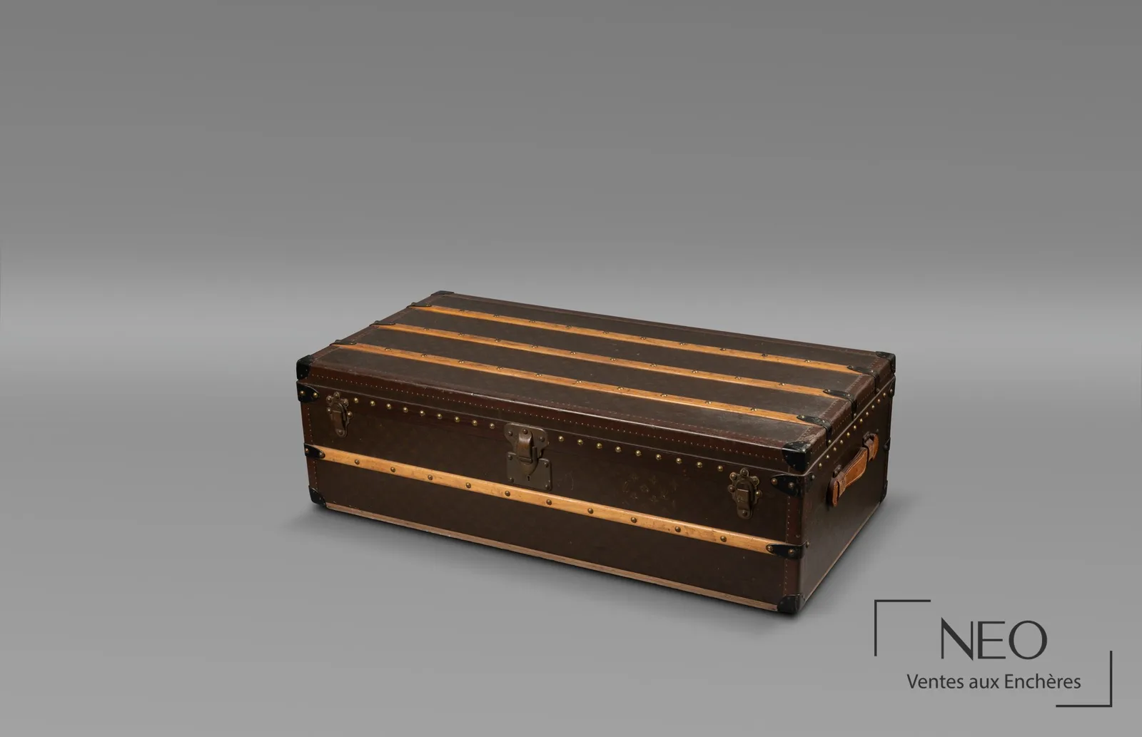 Malle cabine Louis Vuitton en toile Monogram au pochoir, vue générale pour estimation