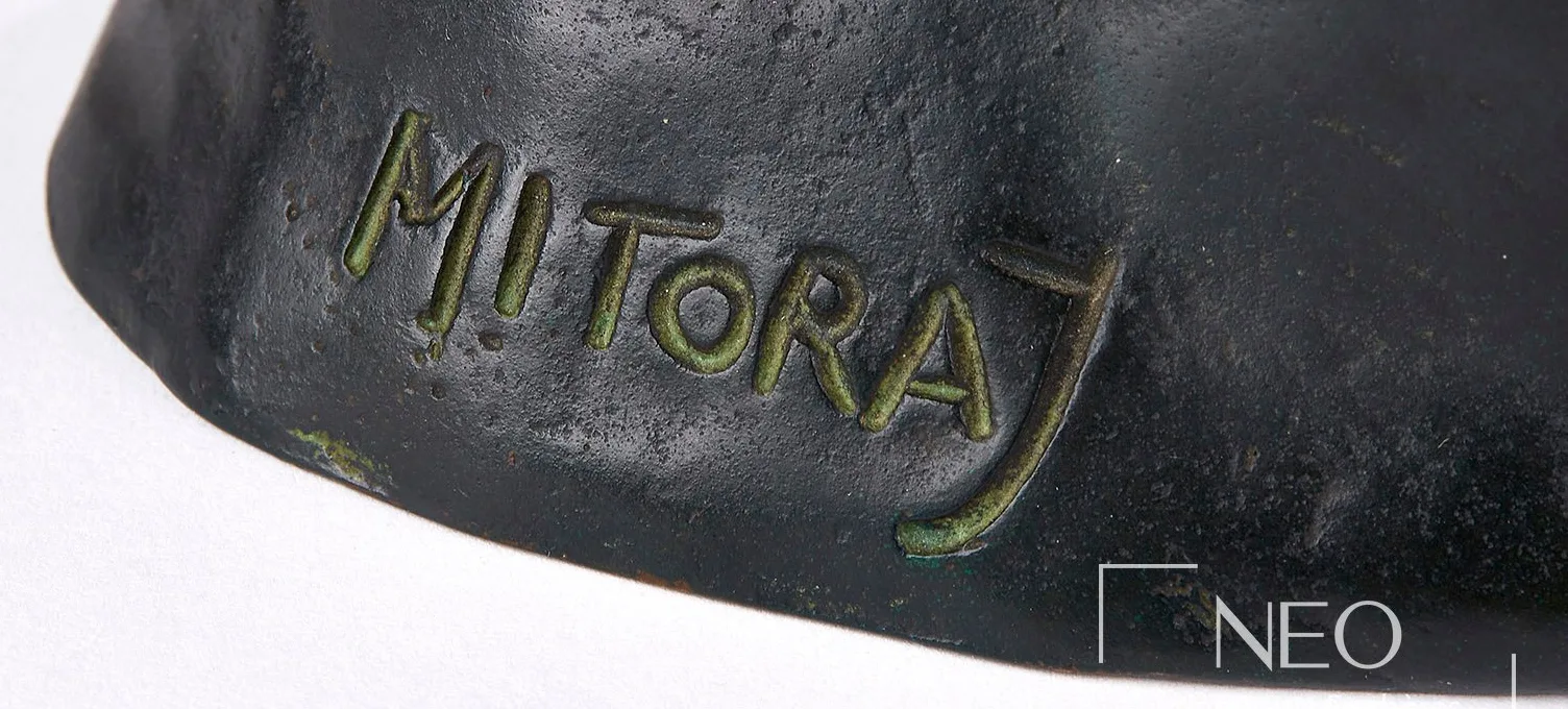 Signature MITORAJ incisée en creux sur le Centurion d'Igor Mitoraj