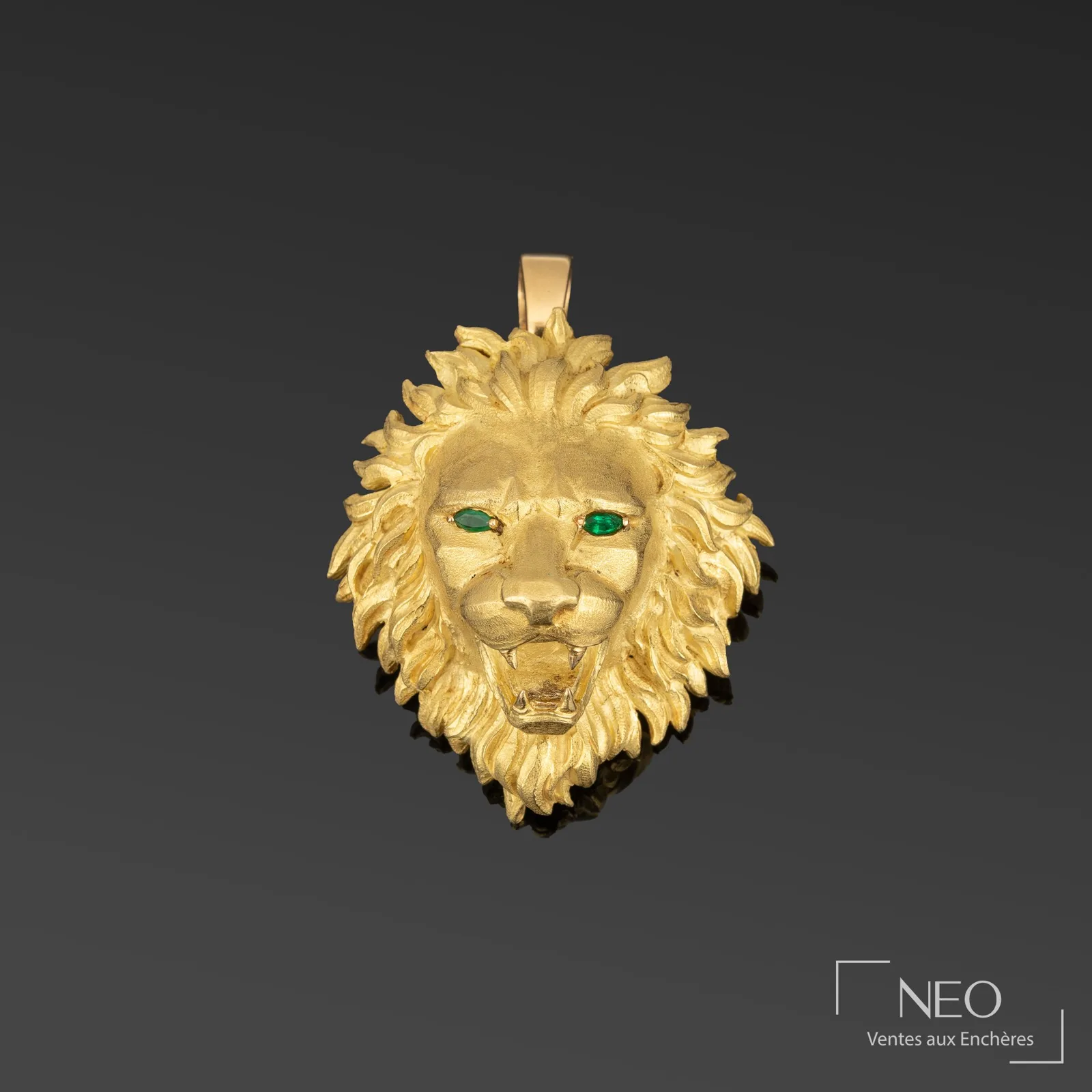 Broche pendentif lion en or jaune ciselé et amati, probablement Jacques Lenfant, poinçon d'atelier Georges Lenfant