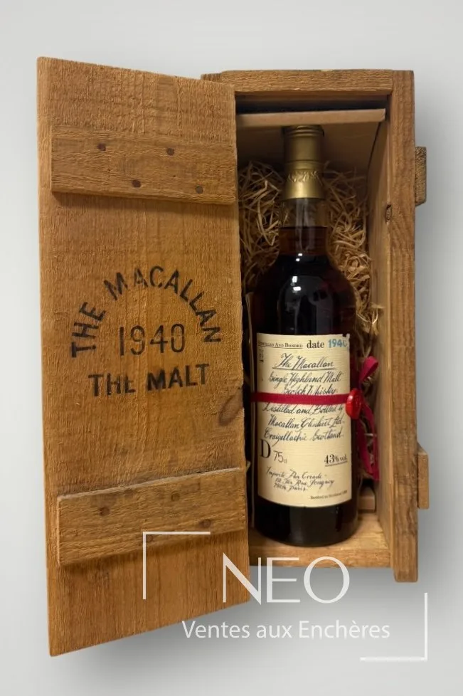 Coffret bois d’origine d’un whisky The Macallan 1940 avec son livret, exemple de conditionnement d’origine à photographier pour une estimation