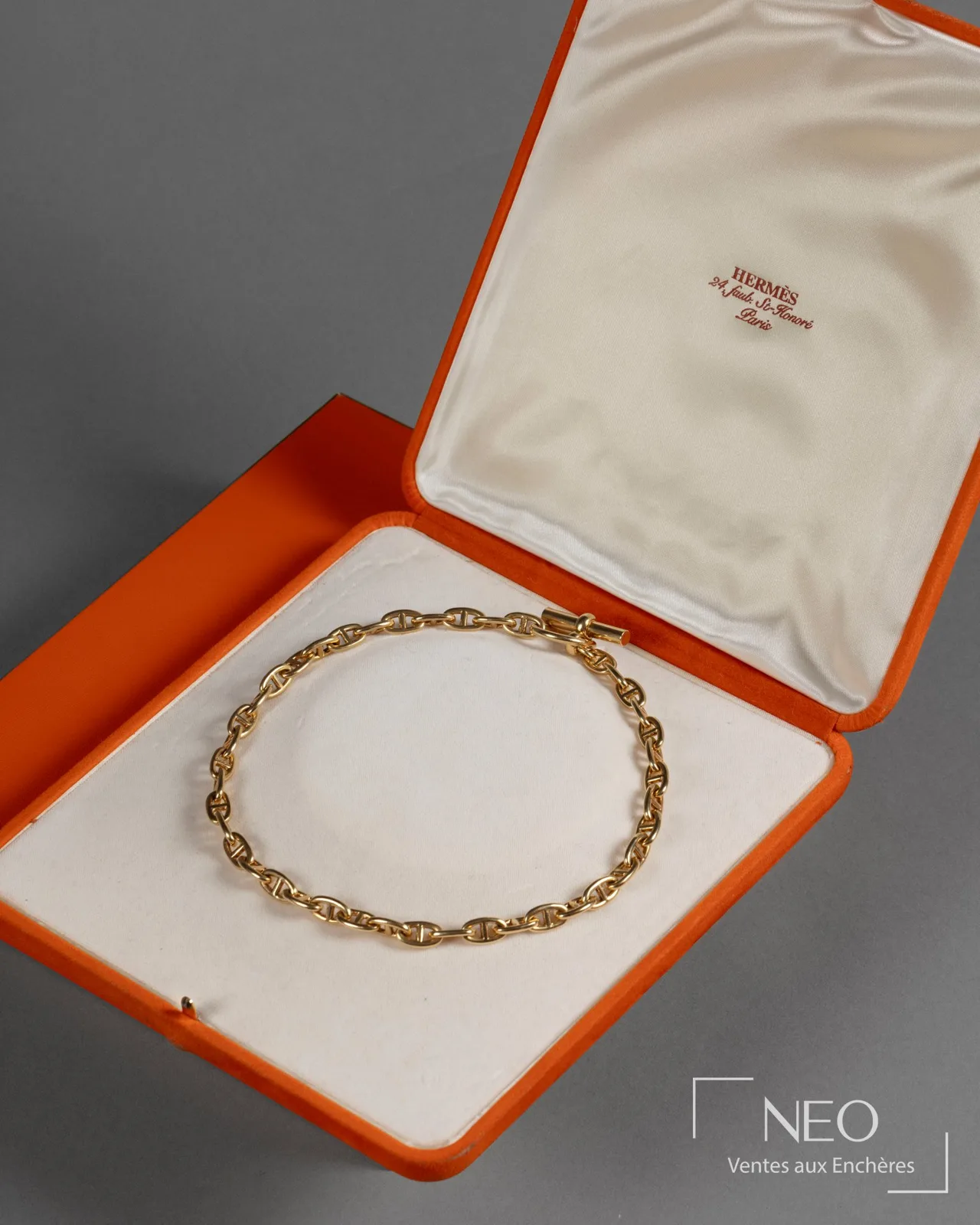 Collier chaîne d’ancre Hermès en or jaune 18 carats au poinçon de Gaëtan de Percin, adjugé par NEO Enchères