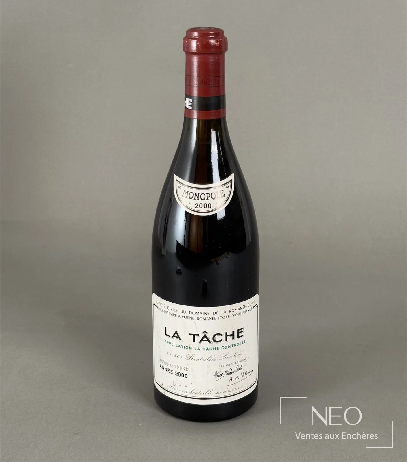 Étiquette numérotée d’une bouteille de La Tâche Grand Cru Domaine de la Romanée-Conti 2000 vendue par NEO Enchères