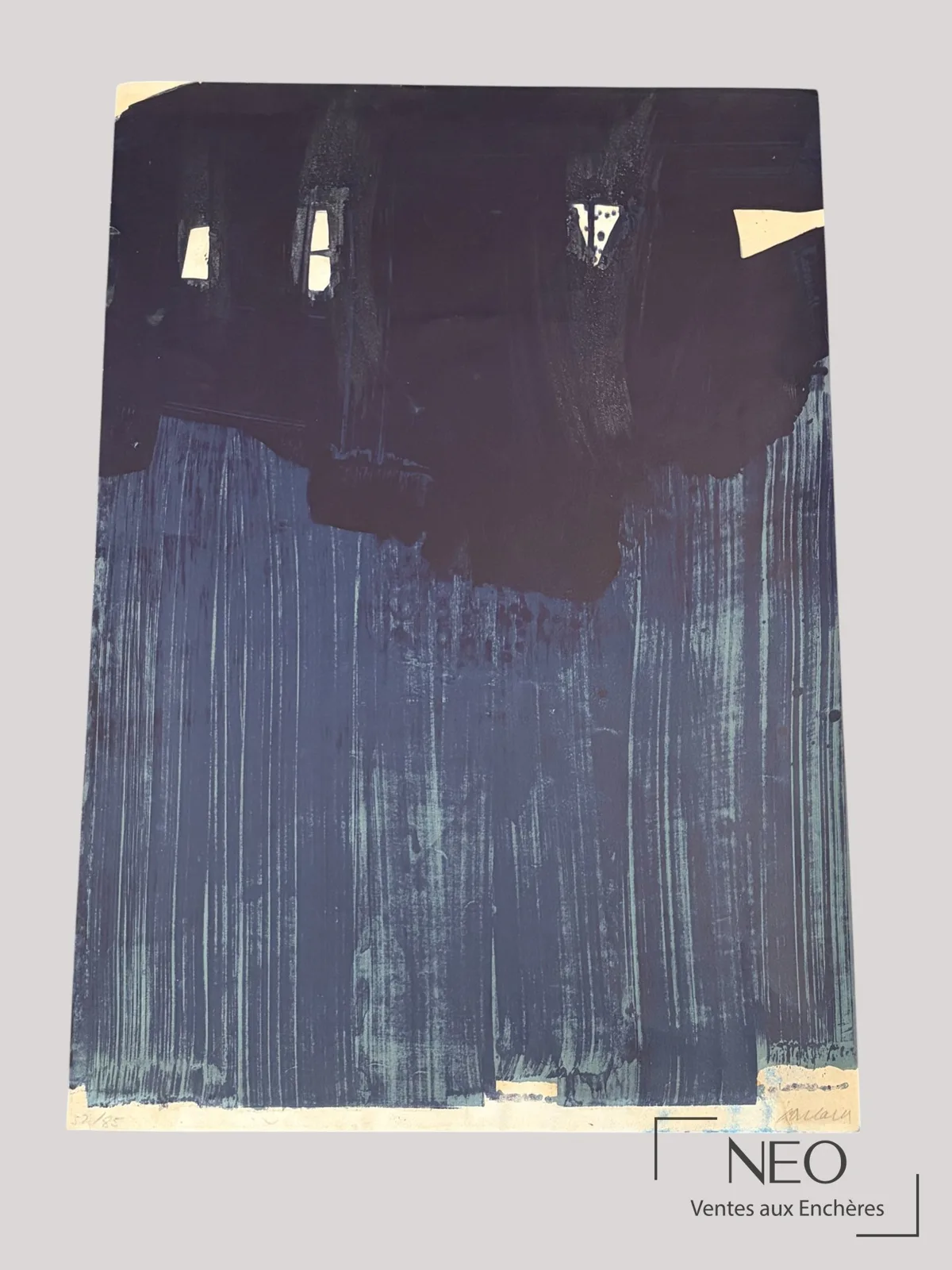 Lithographie en couleurs de Pierre Soulages, épreuve 52/85, bleu et noir, vendue aux enchères par NEO Enchères