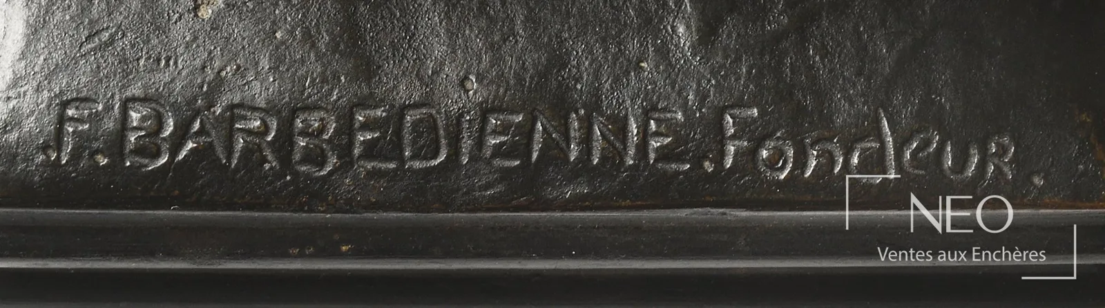 Marque F. BARBEDIENNE Fondeur sur la terrasse d'un bronze d'Antoine-Louis Barye