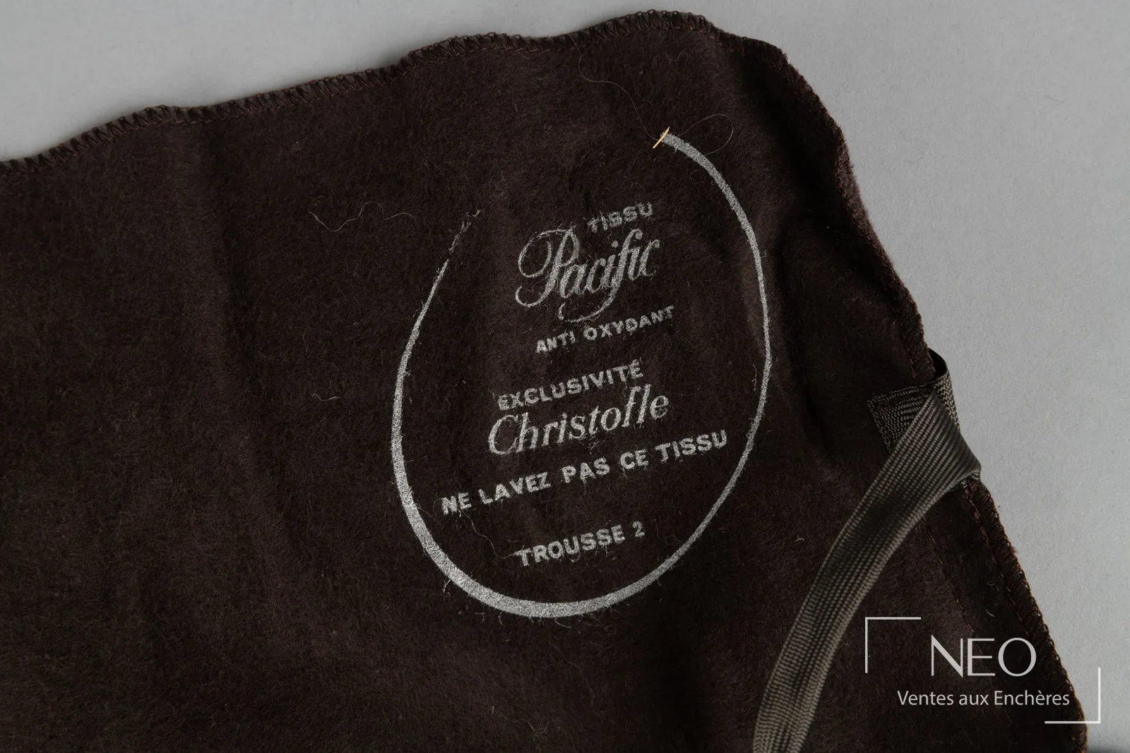 Trousse anti-oxydant Christofle d’une ménagère en métal argenté, écrin et état de conservation