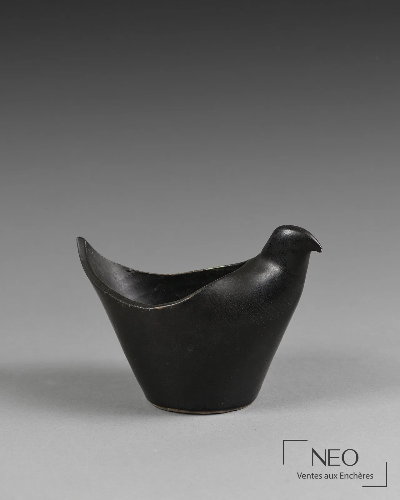 Colombe en céramique émaillée noire de Suzanne Ramié, atelier Madoura, à ne pas confondre avec une céramique Picasso