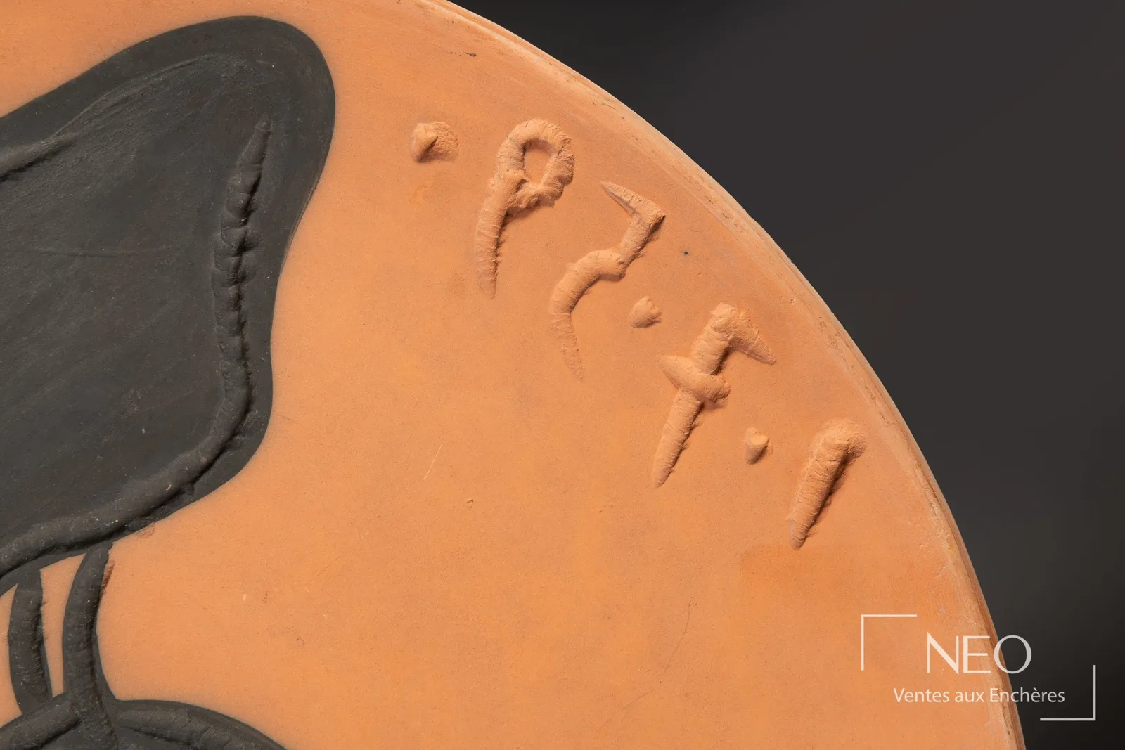 Date du modèle moulée en relief sur l'aile d'un plat Picasso empreinte originale Madoura