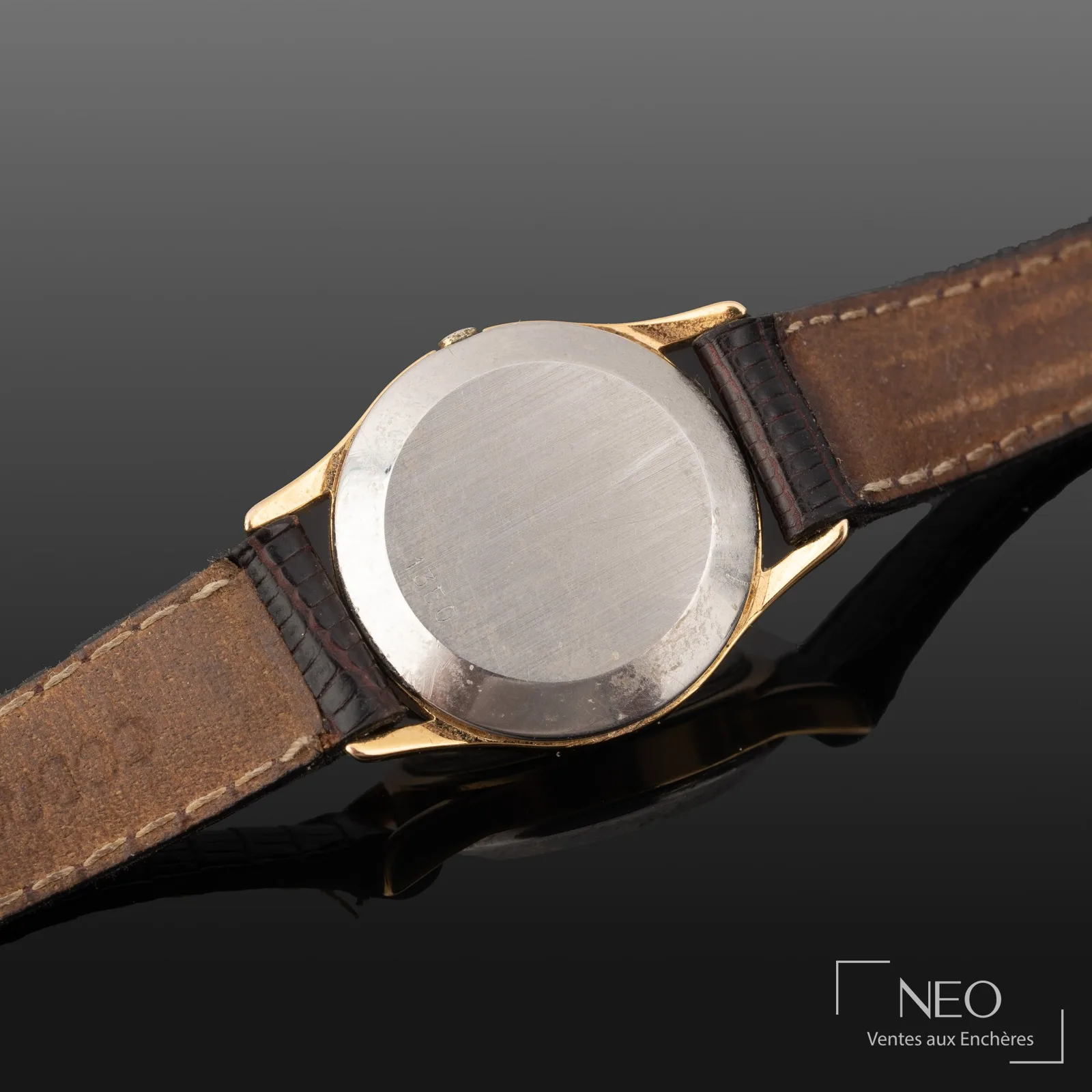 Fond d’une Omega De Ville de dame en plaqué or à quartz