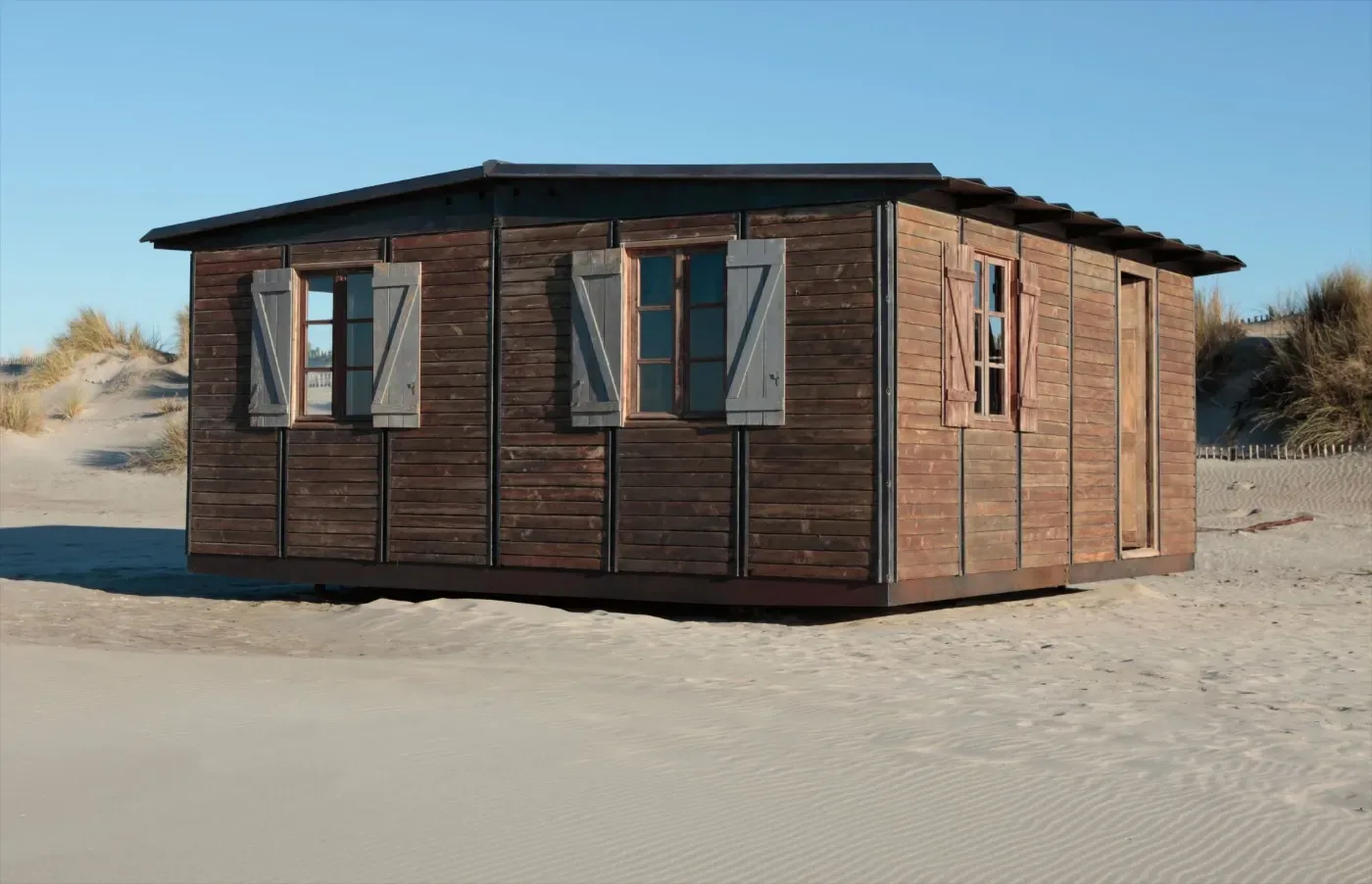 Maison démontable 6x6 de Jean Prouvé, 1944, panneaux de bois et volets