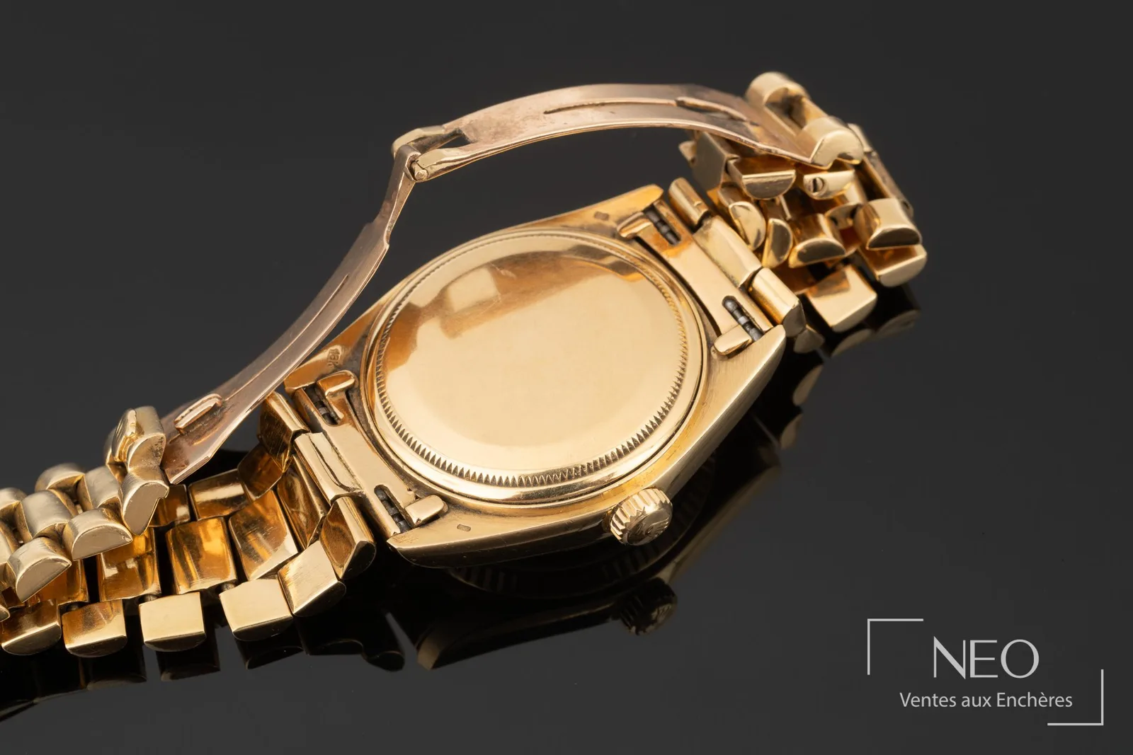 Fond vissé en or d’une montre Rolex Day-Date réf. 18038 et bracelet President en or jaune